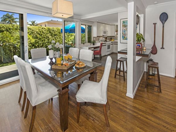 Charming Santa Barbara Beach Vacation Cottage - 6 Guests