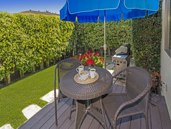 Charming Santa Barbara Beach Vacation Cottage - 6 Guests