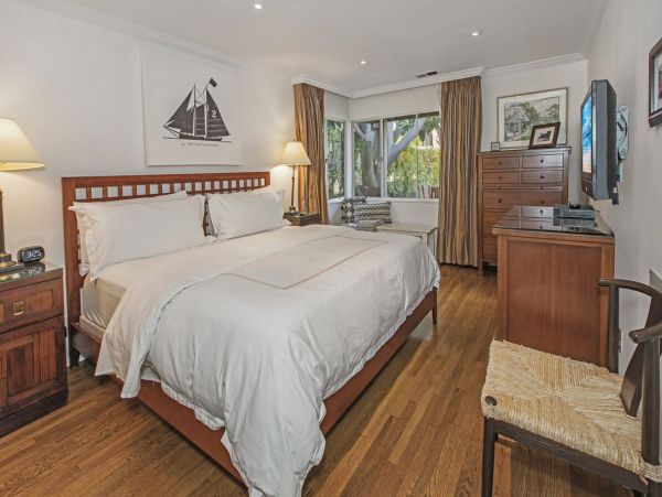 Charming Santa Barbara Beach Vacation Cottage - 6 Guests