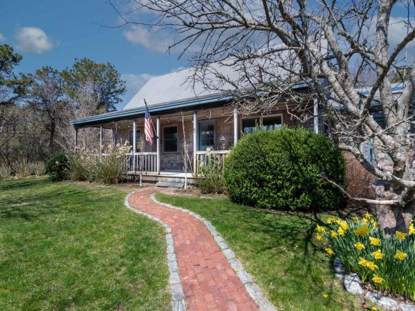 Cape Cod Home 994622