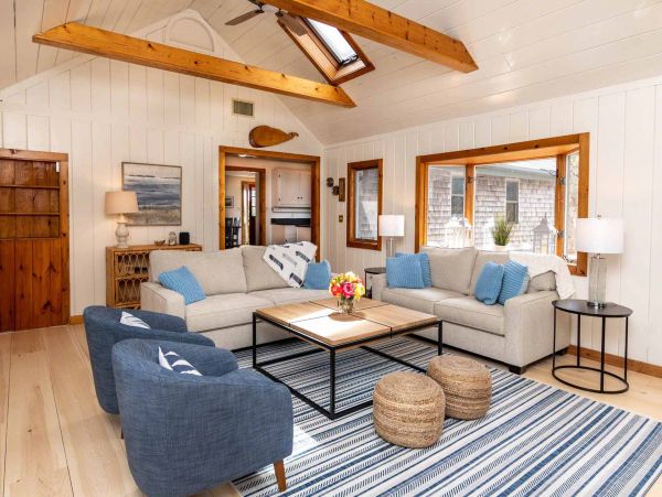Cape Cod Home 994622