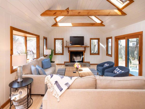 Cape Cod Home 994622