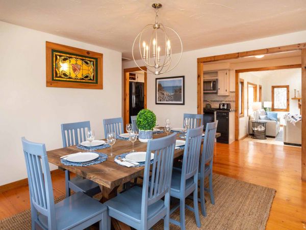 Cape Cod Home 994622