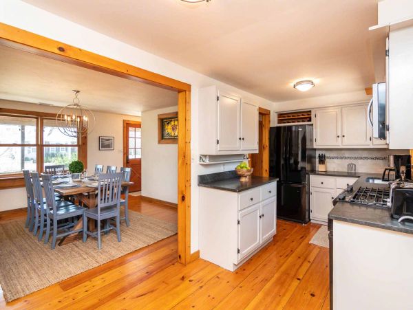 Cape Cod Home 994622