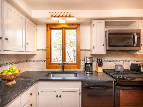 Cape Cod Home 994622