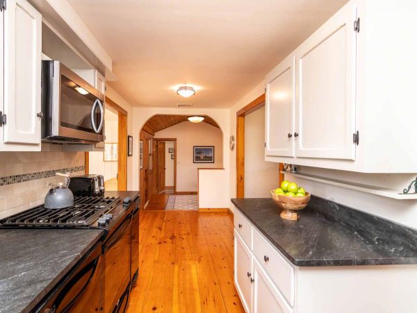Cape Cod Home 994622