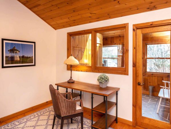 Cape Cod Home 994622