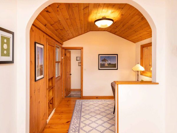 Cape Cod Home 994622