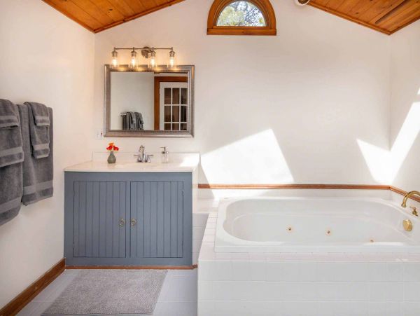 Cape Cod Home 994622