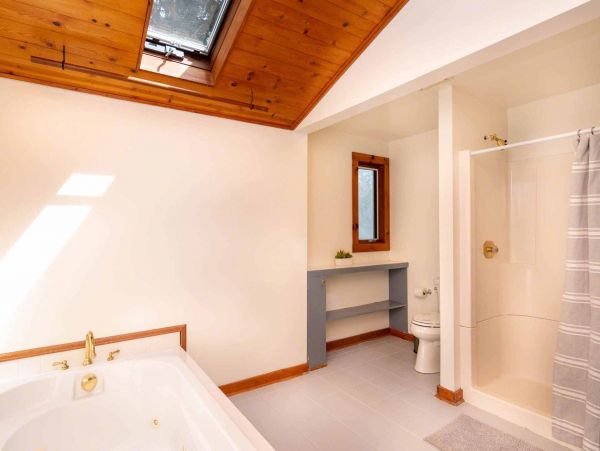 Cape Cod Home 994622
