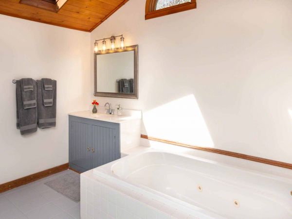 Cape Cod Home 994622