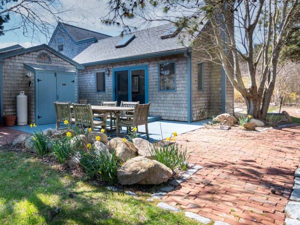 Cape Cod Home 994622