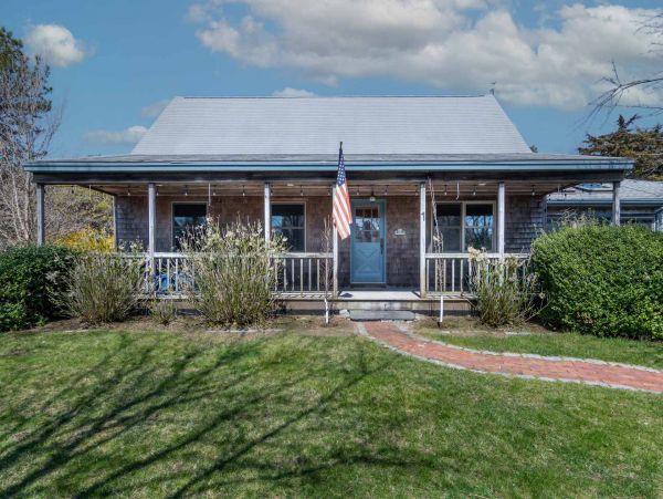Cape Cod Home 994622