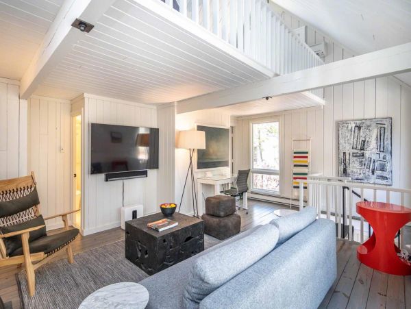 Cape Cod Home 994623