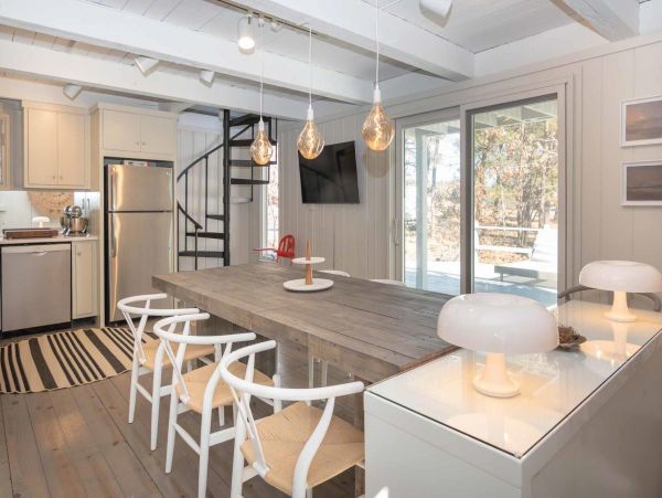 Cape Cod Home 994623