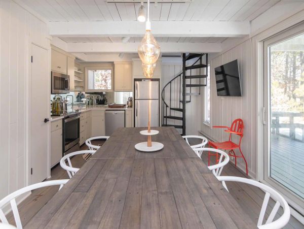 Cape Cod Home 994623