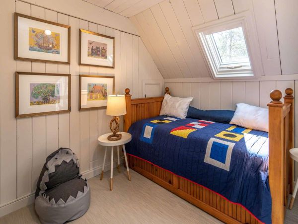 Cape Cod Home 994623