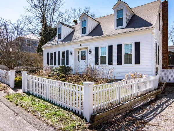 Cape Cod Home 994624