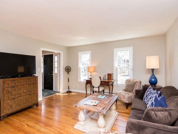 Cape Cod Home 994624