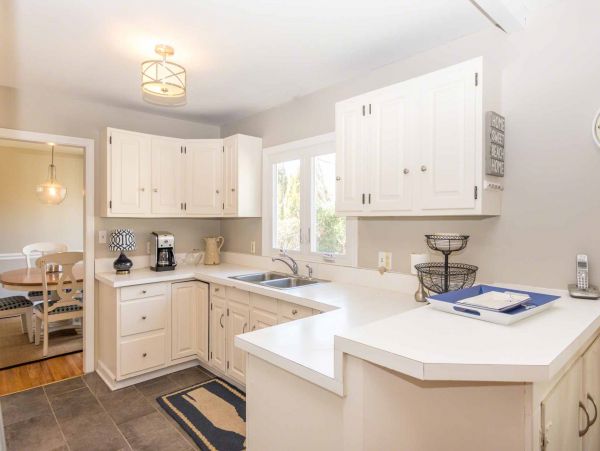 Cape Cod Home 994624