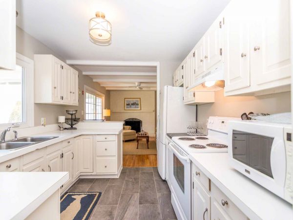 Cape Cod Home 994624