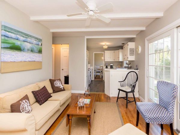 Cape Cod Home 994624