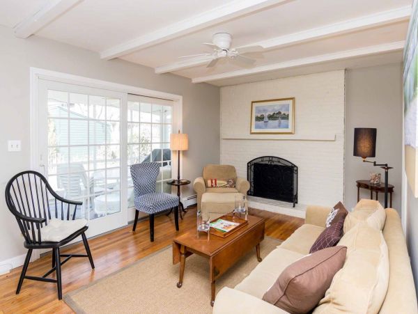 Cape Cod Home 994624