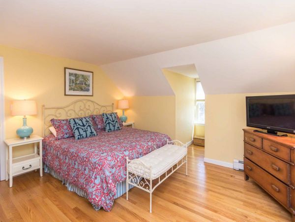 Cape Cod Home 994624