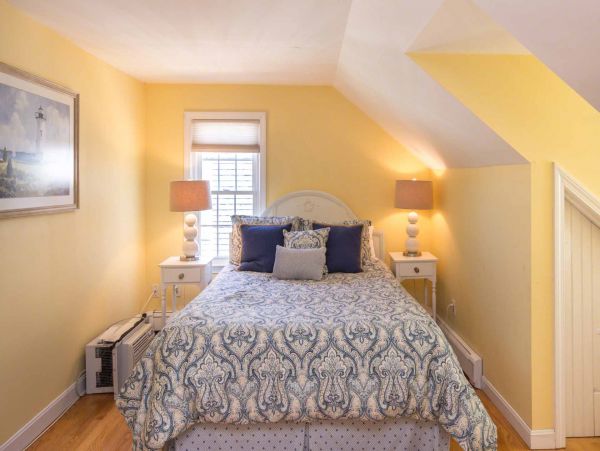 Cape Cod Home 994624