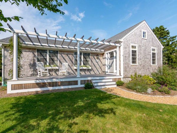 Cape Cod Home 994625