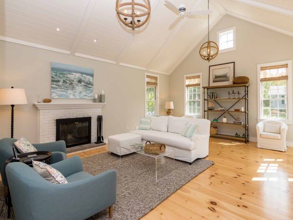 Cape Cod Home 994625