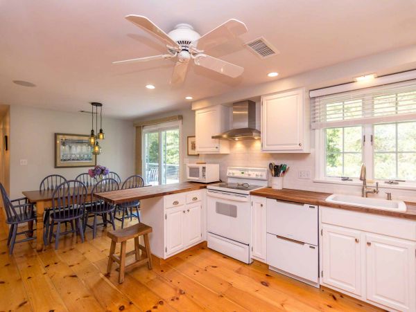 Cape Cod Home 994625