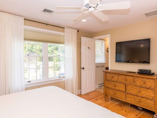 Cape Cod Home 994625
