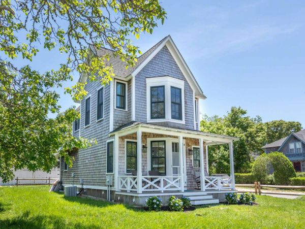Cape Cod Home 994627