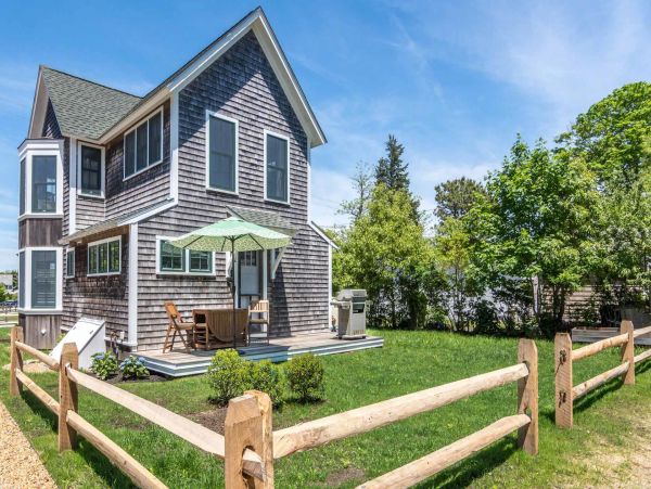Cape Cod Home 994627