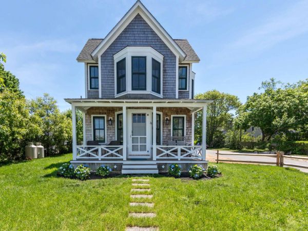 Cape Cod Home 994627