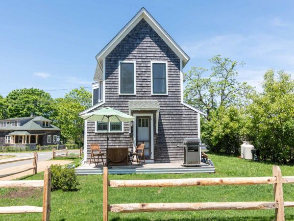 Cape Cod Home 994627