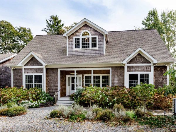 Cape Cod Home 994628