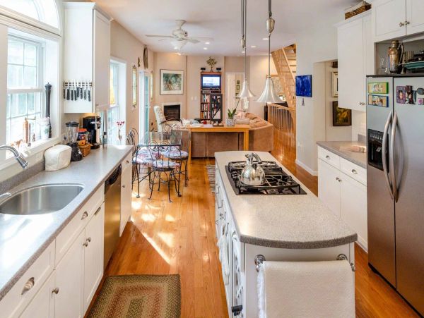 Cape Cod Home 994628