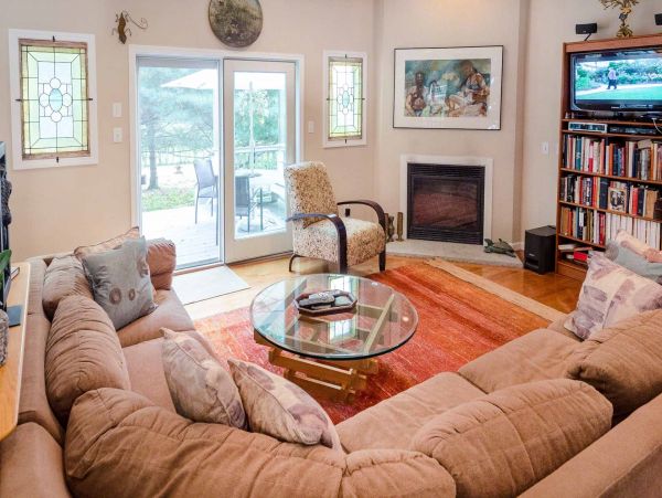 Cape Cod Home 994628