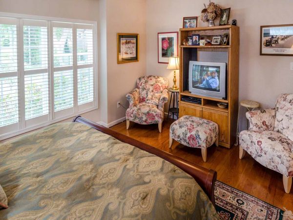 Cape Cod Home 994628