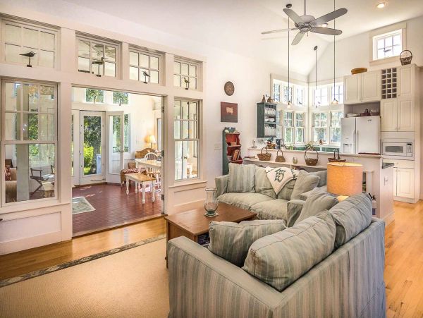 Cape Cod Home 994629