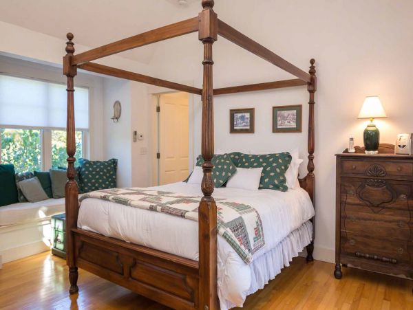 Cape Cod Home 994629