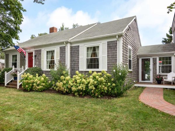 Cape Cod Home 994630