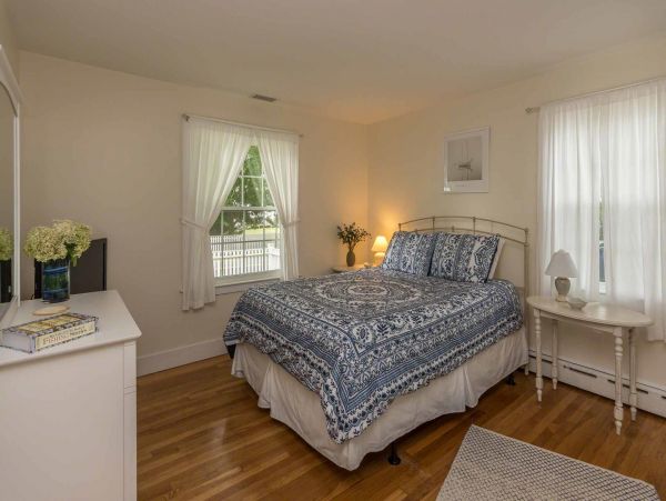 Cape Cod Home 994630