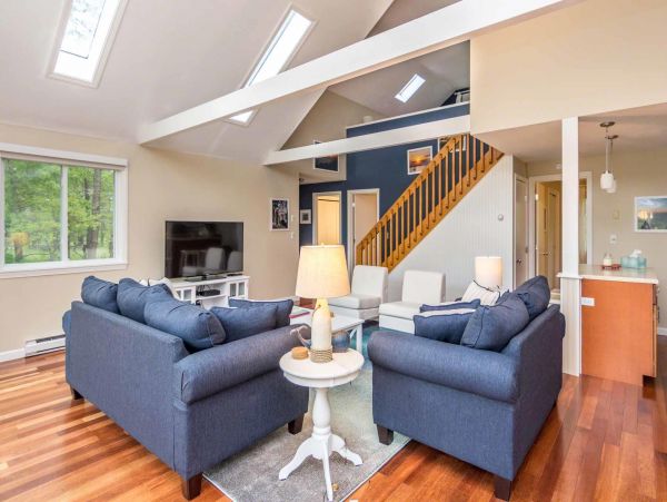 Cape Cod Home 994631