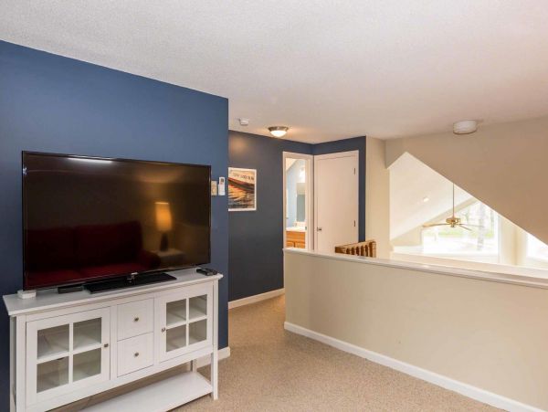 Cape Cod Home 994631