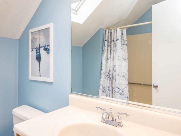 Cape Cod Home 994631