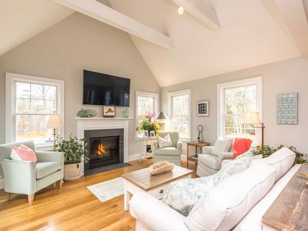 Cape Cod Home 994632