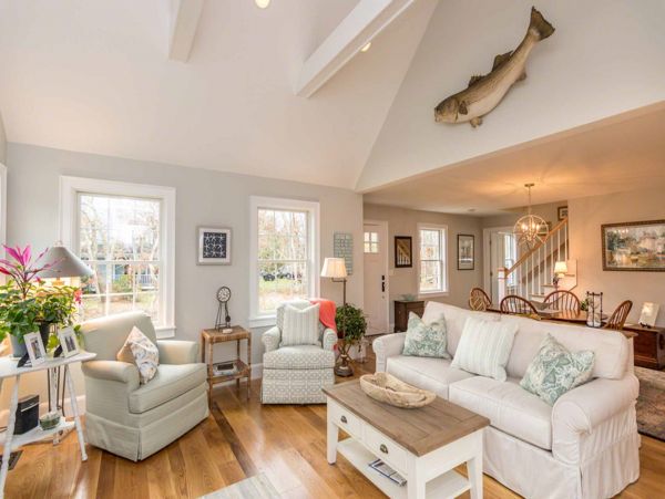 Cape Cod Home 994632